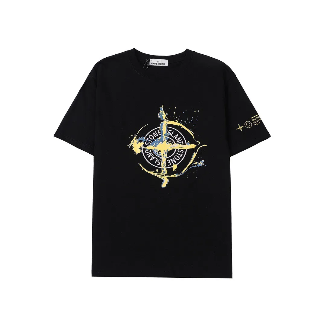 W621#P110💰 [Stone lsland/Stone Island summer new chest flame compass printed short-sleeved T-shirt] ⚠️[Original creation, high control of details] - Made of 260 grams of combed cotton 32 count double yarn, soft and comfortable to the touch, sweat-absorbent and breathable. - Simple basic and versatile style, original quality, the first choice for couples. - Made in a large factory, four needles and five threads on the shoulder, neatly arranged, high quality workmanship. - Same style for men and women. Very versatile, one piece for everyone, details are clearly visible. Color: Black White Size: M L